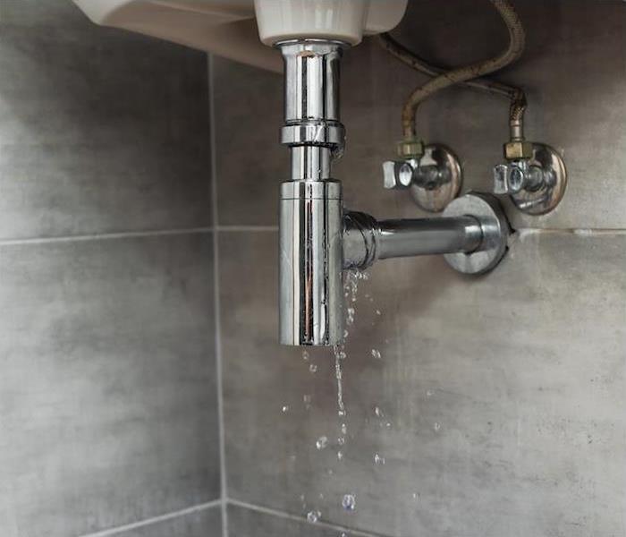 < img src =”sink.jpg” alt = "a bathroom sink showing signs of a water leak"   >